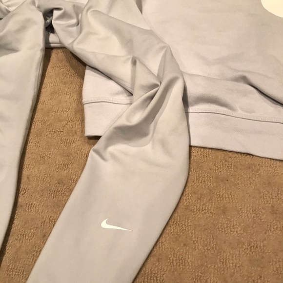 Woman’s Nike Set - Picture 4 of 4